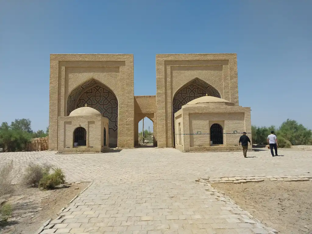 Darwaza gaz krateri geçe