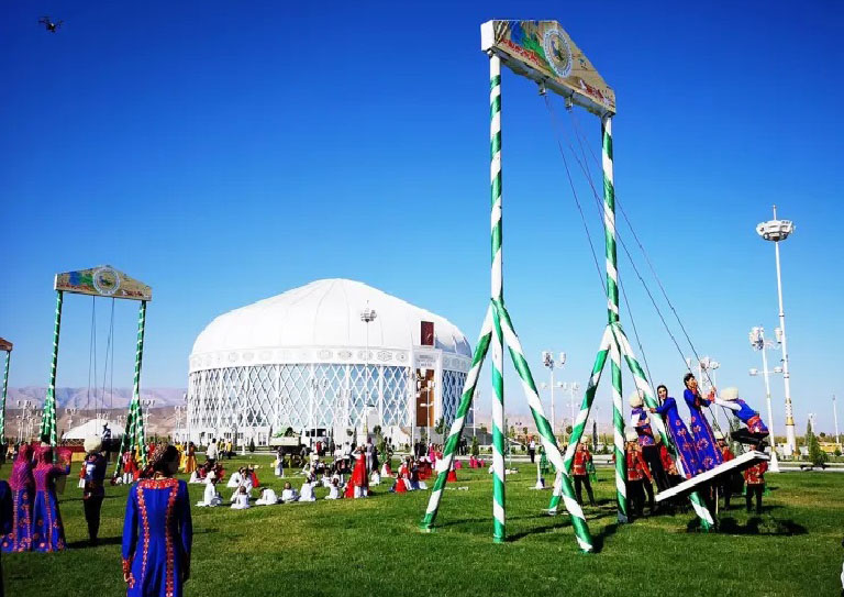 Darwaza gaz krateri geçe